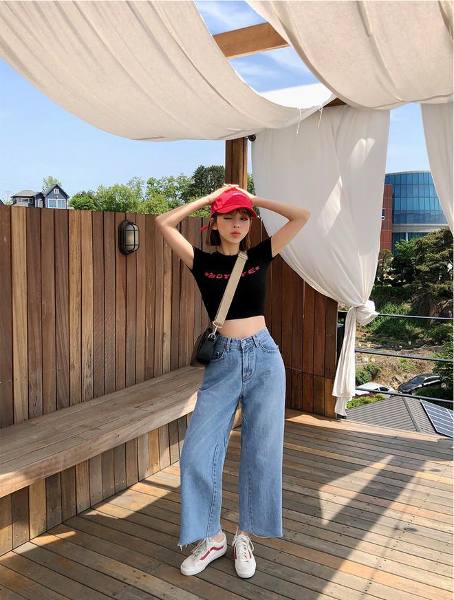 Đi du lịch mặc sao cho xinh với áo croptop