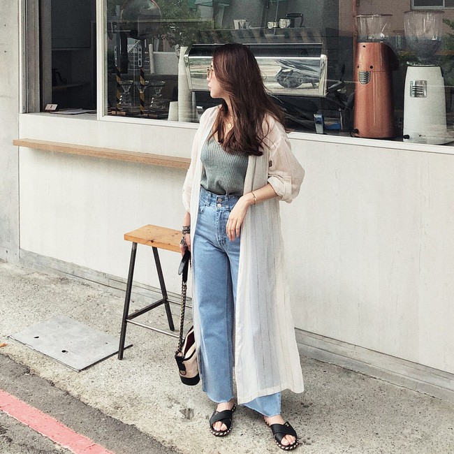 Set đồ đi du lịch cùng áo khoác cardigan