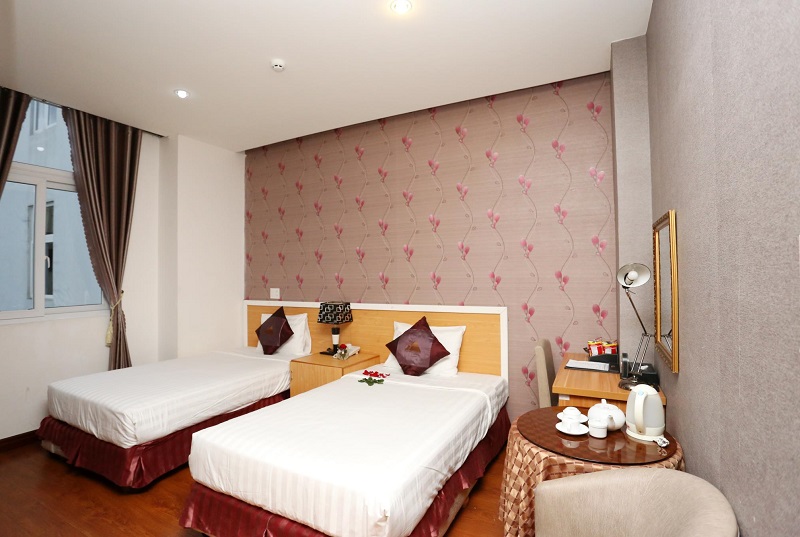 Không gian bên trong phòng ngủ của khách sạn Cẩm Đô Đà Lạt