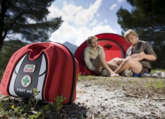 List những vật dụng y tế và thuốc cần thiết khi đi cắm trại, du lịch