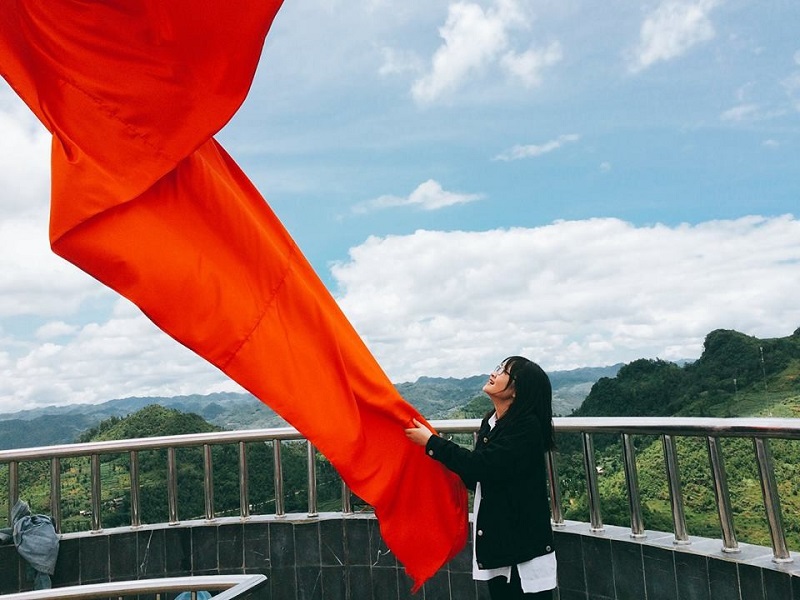 Trên đỉnh cột cờ Lũng Cú Hà Giang