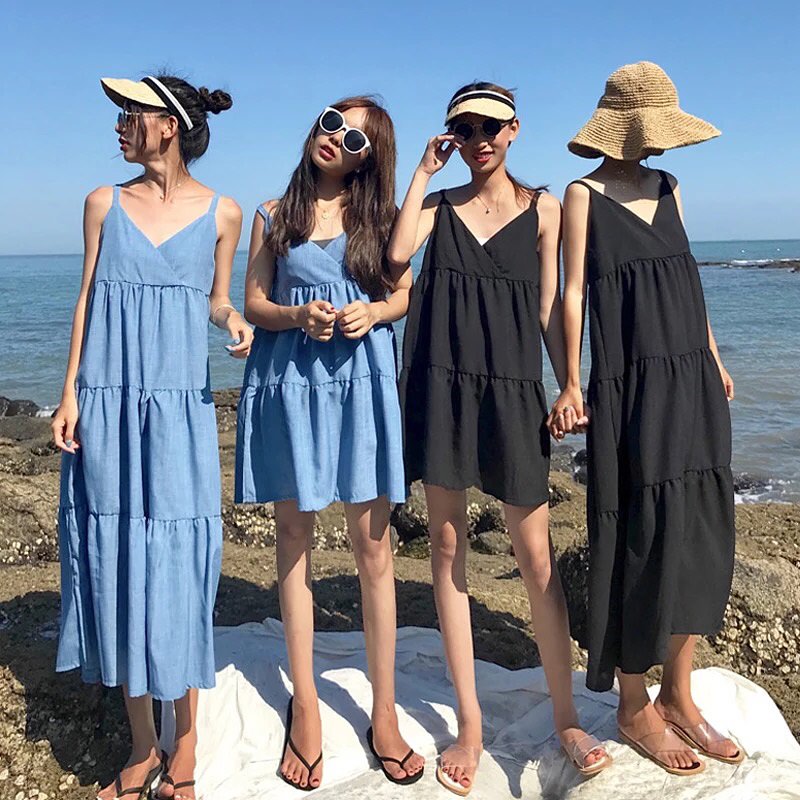 4 cô gái mặc vát babydoll bên bờ biển