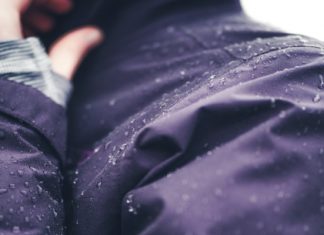 Cách bảo quản lớp chống thấm nước (DWR) trên áo khoác