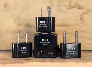 Hướng dẫn chọn ổ cắm điện đa năng khi đi du lịch