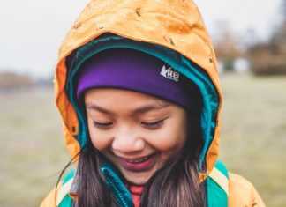 Cách chọn trang phục chống thấm nước cho trẻ em