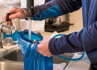 Vệ sinh túi đựng nước dã ngoại