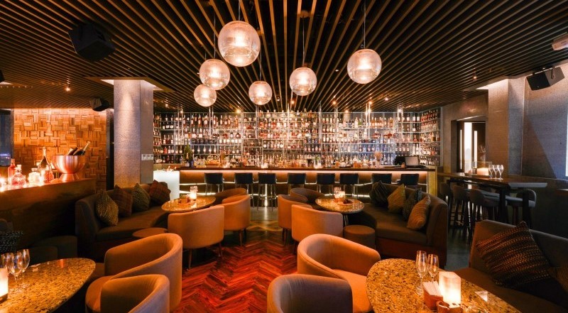 Lounge là gì? Sự khác biệt giữa lounge, bar và cafe - Travelgear Blog