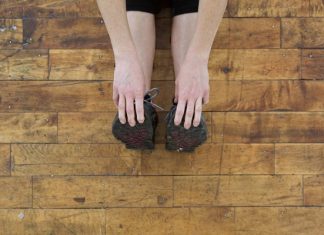 Mẹo kéo giãn cơ khi chạy bộ đường mòn