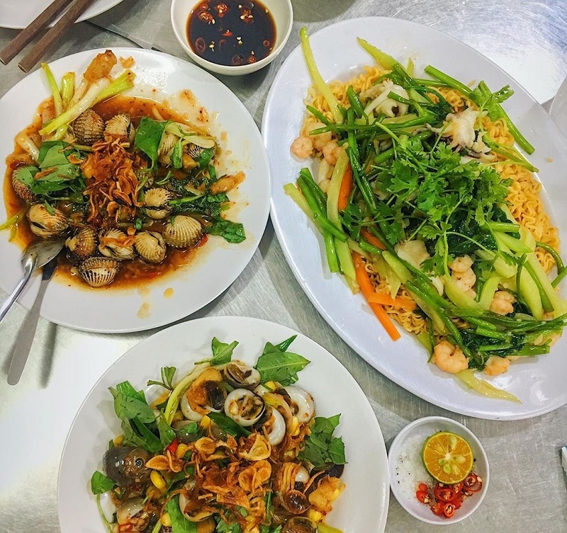 Cơm rang hải sản và các món khác ở Nhà hàng Gành Hào Vũng Tàu