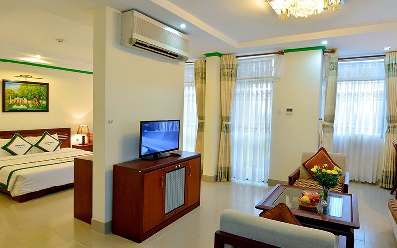 Không gian phòng ngủ rộng rãi ở Green Hotel Vũng Tàu