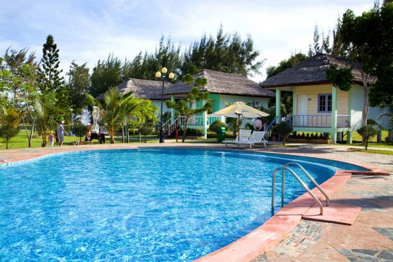Khu vực hồ bơi ở Paradise Resort Vũng Tàu