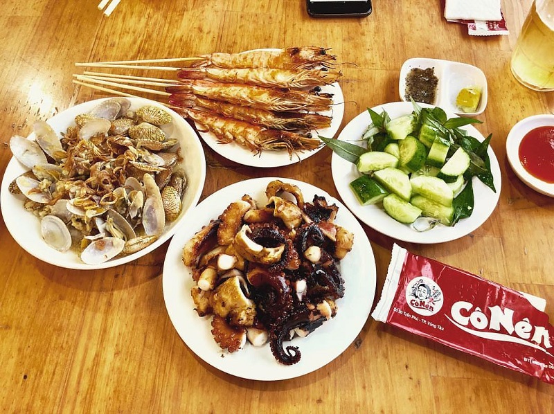 Những đĩa hải sản tươi ngon ở quán nướng cô Nên Vũng Tàu