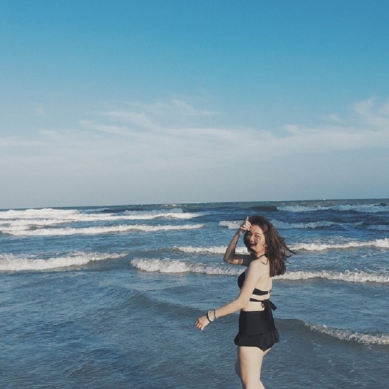 Mặc bikini tự tin chụp ảnh trên biển ở Bãi Sau Vũng Tàu