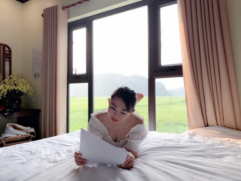 Phòng ở của Dong ne Tam Cốc Hotel&resort có view cánh đồng và núi