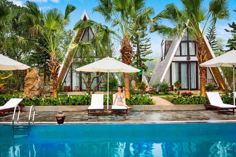 Resort có hồ bơi và không gian nghỉ dưỡng