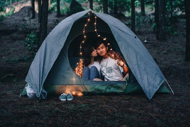 Cắm trại trong rừng