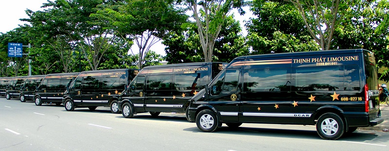 Xe limousine Thịnh Phát với màu đen sang trọng