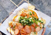 7 cách làm bánh mì nướng muối ớt đơn giản tại nhà Món bánh mì nướng được cắt nhỏ ăn kèm các nguyên liệu khác