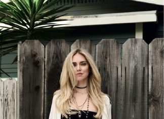 Áo bra là gì? 7 cách mix và mặc áo bra đi biển khiến nàng “mê mẩn” hè 2020 Áo bra đi biển mix cùng sơ mi và chân váy