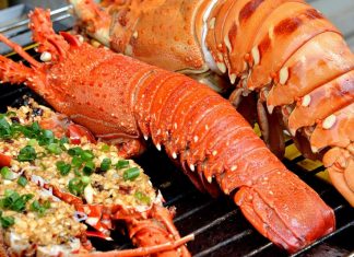 10 cách làm và ướp tôm nướng muối ớt, bơ tỏi, sa tế “SIÊU NGON” tại nhà tôm nướng bơ tỏi trên vỉ bếp nướng