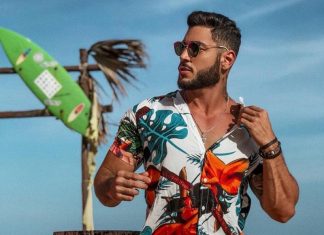 15 trang phục đi biển cho nam và cách mix đồ đi biển nam ĐẸP, SÀNH ĐIỆU Áo họa tiết hoa và quần đùi đi biển