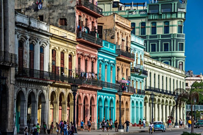 Những ngôi nhà màu sắc có kiến trúc độc đáo tại Cuba