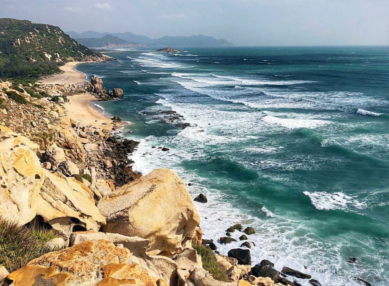 Vẻ đẹp bãi Hỏm hoang sơ