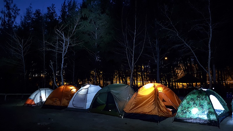 Không gian cắm trại qua đêm tại Hồ Cốc