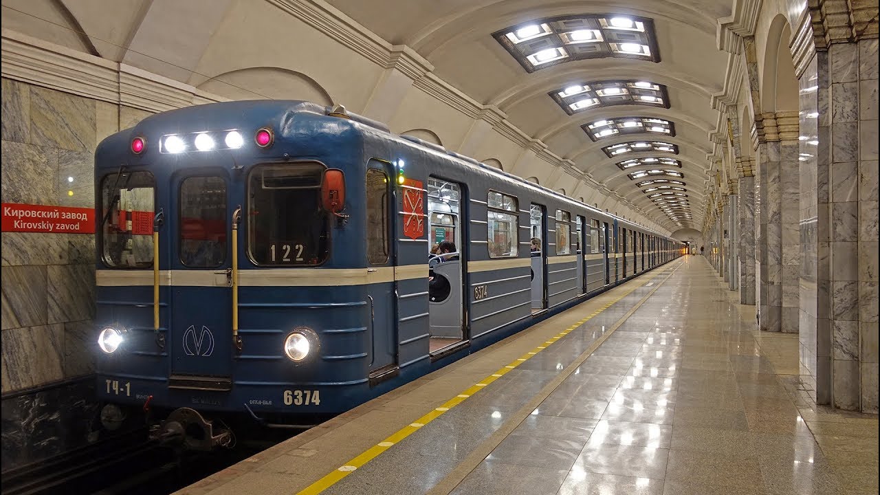 Trải nghiệm tàu điện ngầm khi đi du lịch St Petersburg