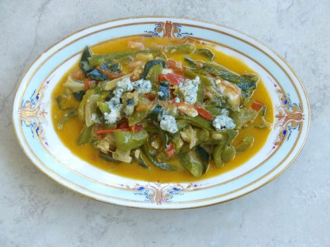 Món Ema Dashi của người Bhutan được làm từ ớt và phô mai.