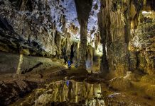Khám phá hang Tú Làn Quảng Bình: Kinh nghiệm và Lịch Trình Hang Bí Mật với những khối thạch nhũ tuyệt đẹp, hình thù kỳ dị.