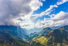 15 đỉnh núi cao nhất Việt Nam dành cho những ai muốn chinh phục biển mây trời xanh và những dãy núi cao trải dài