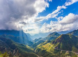 15 đỉnh núi cao nhất Việt Nam dành cho những ai muốn chinh phục biển mây trời xanh và những dãy núi cao trải dài