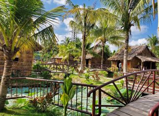 33 địa điểm, khu du lịch Bến Tre đẹp và nổi tiếng nhất Khu du lịch Làng Xanh Bến Tre chỉ cách TP HCM 70km nên rất thuận tiện để nghỉ dưỡng vào cuối tuần. Khuôn viên rộng 3 hecta với nhiều ao hồ, thảm cỏ, miệt vườn đủ để bạn đi hoài không chán.