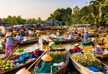 Kinh nghiệm du lịch miền Tây sông nước: nên đi tỉnh nào đẹp? Theo cẩm nang du lịch miền Tây, chợ nổi Cái Răng là một trong những chợ nổi lớn nhất của vùng đồng bằng sông Cửu Long, từng được tạp chí Rough Guide bình chọn là 1 trong 10 khu chợ độc đáo nhất thế giới.