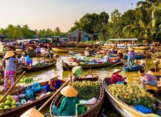 Kinh nghiệm du lịch miền Tây sông nước: nên đi tỉnh nào đẹp? Theo cẩm nang du lịch miền Tây, chợ nổi Cái Răng là một trong những chợ nổi lớn nhất của vùng đồng bằng sông Cửu Long, từng được tạp chí Rough Guide bình chọn là 1 trong 10 khu chợ độc đáo nhất thế giới.