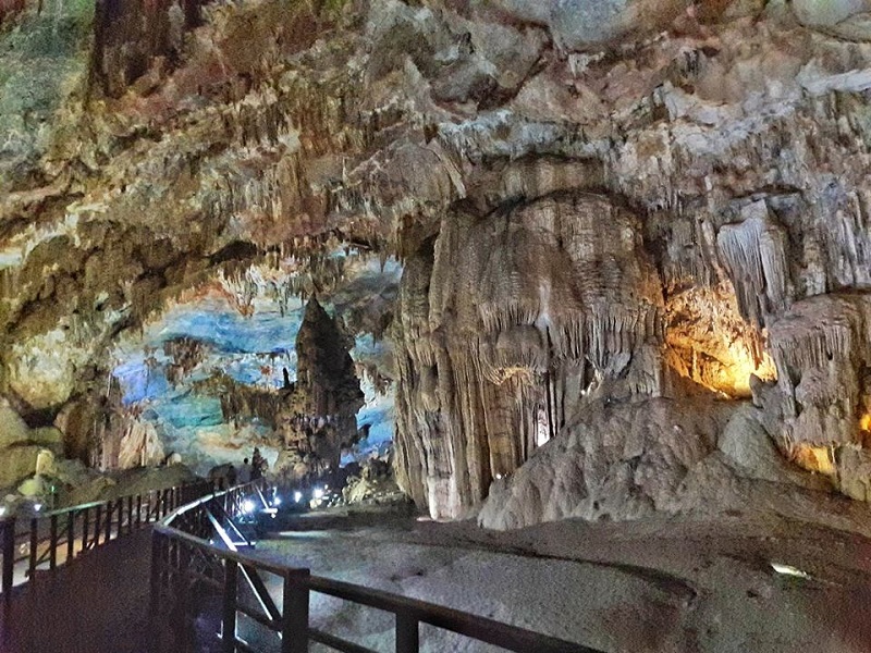Những hang động thạch nhũ ngàn năm