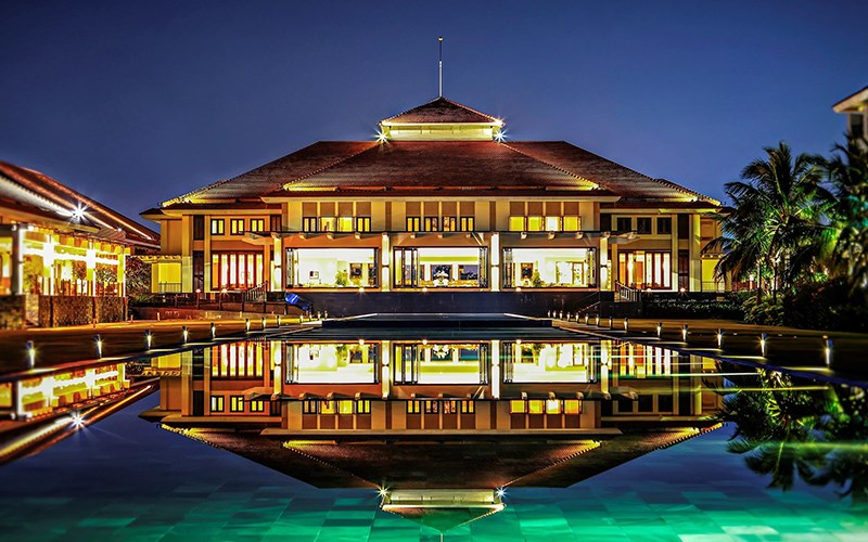 Pullman Danang Beach Resort lung linh khi đêm về
