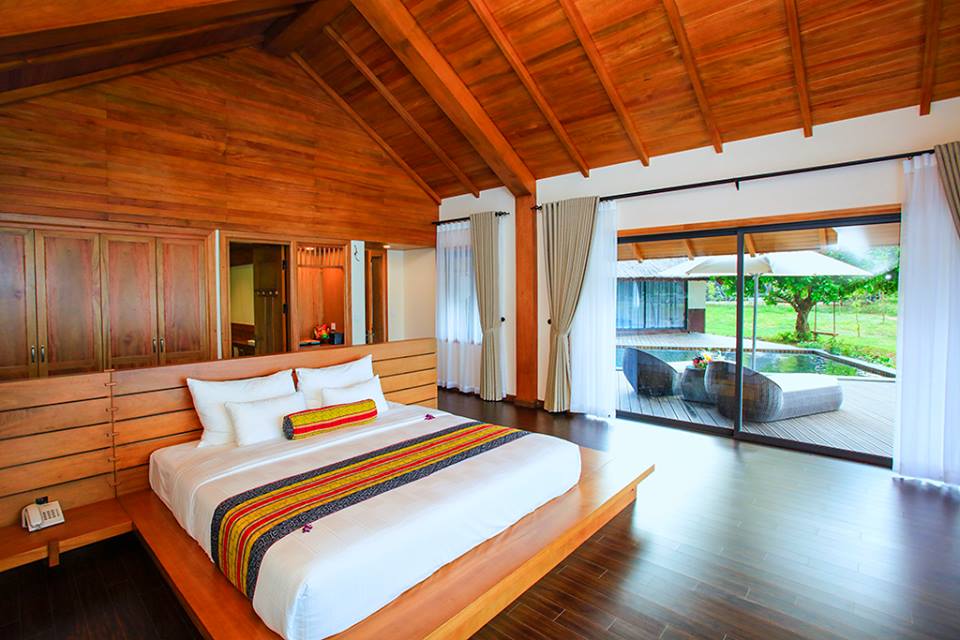 Không gian phòng ngủ ấm cúng của Serena Resort