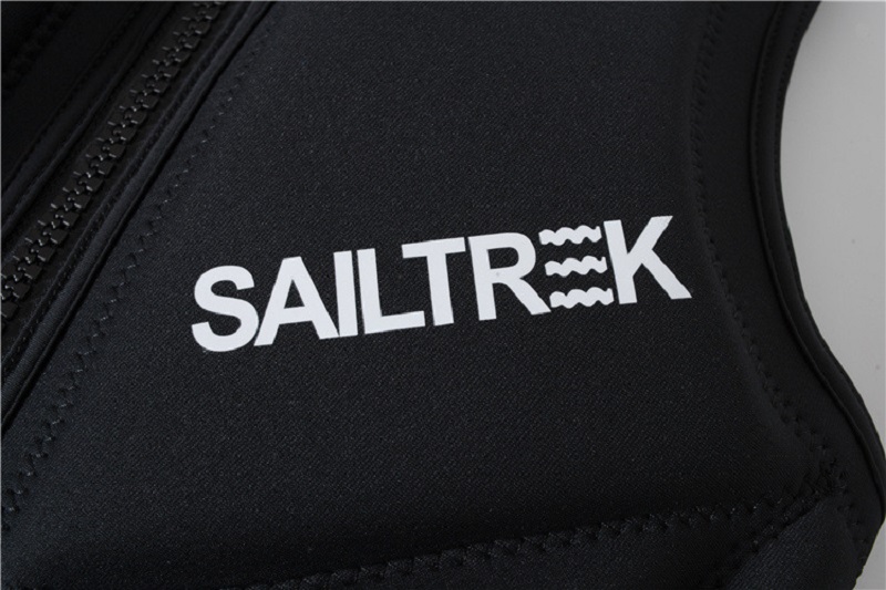 Cận cảnh chất liệu cao su Neoprene của áo phao bơi cho người lớn Sailtrek II